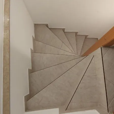 Tartini Square House Fergo