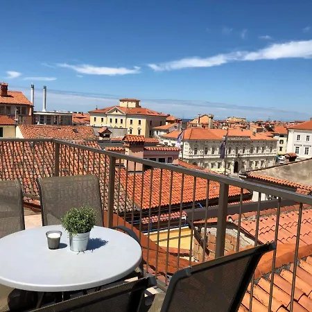 Tartini Square House Fergo *