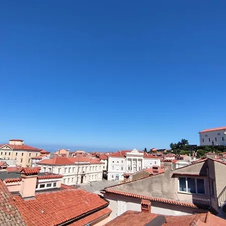 Tartini Square House Fergo