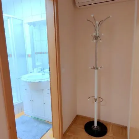 Tartini Square House Fergo アパート *